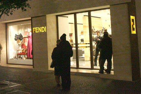 Negozio FENDI a NAPOLI in Via Gaetano Filangieri 24/25.